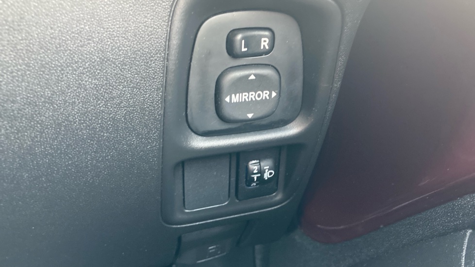 Peugeot 108 1.2 PureTech Allure 5dr Petrol Hatchback - Image 30