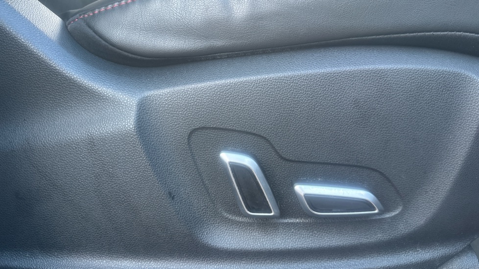 MG HS 1.5 T-GDI PHEV Exclusive 5dr Auto Hatchback - Image 20
