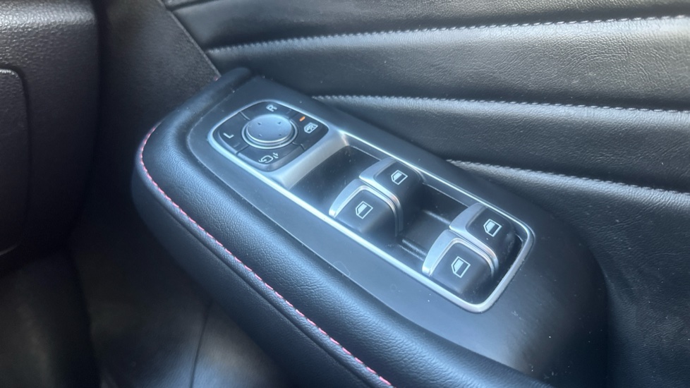 MG HS 1.5 T-GDI PHEV Exclusive 5dr Auto Hatchback - Image 28