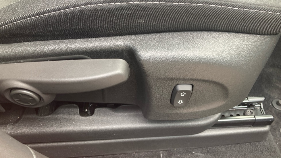 Vauxhall Crossland 1.2 Turbo Ultimate 5dr Petrol Hatchback - Image 41