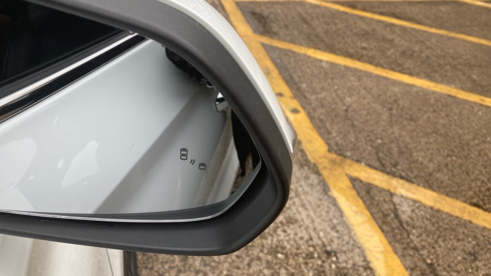 MG ZS 1.5 VTi-TECH Exclusive 5dr Petrol Hatchback - Image 8
