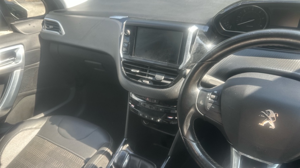 Peugeot 2008 1.5 BlueHDi 100 Allure Premium 5dr [5 Speed] Diesel Estate - Image 14