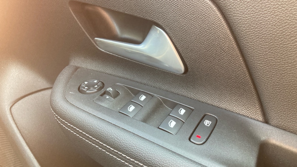 Vauxhall Mokka 100kW Ultimate 50kWh 5dr Auto Electric Hatchback - Image 22
