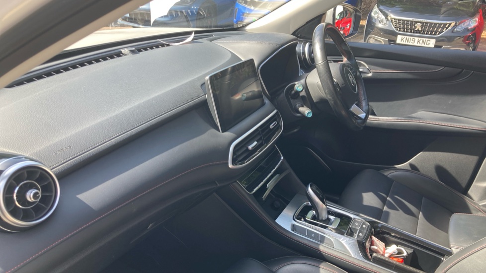 MG HS 1.5 T-GDI Excite 5dr DCT Petrol Hatchback - Image 9
