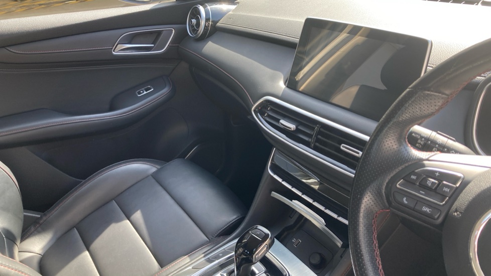 MG HS 1.5 T-GDI Excite 5dr DCT Petrol Hatchback - Image 14