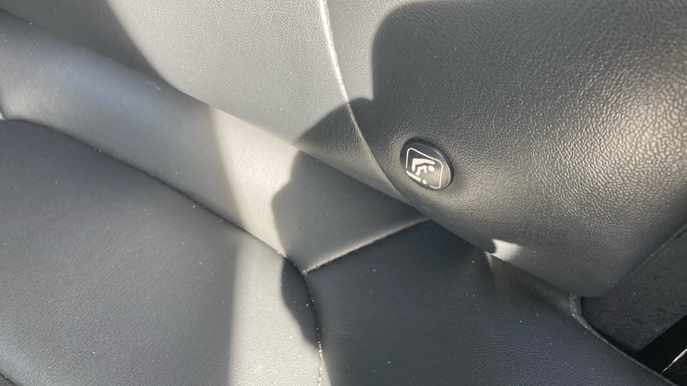 MG HS 1.5 T-GDI Excite 5dr DCT Petrol Hatchback - Image 17