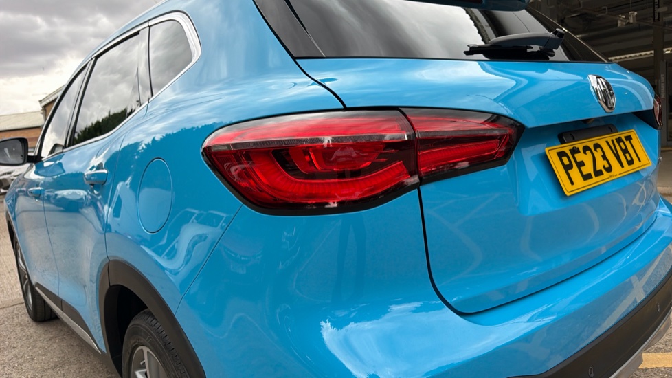 MG HS 1.5 T-GDI Exclusive 5dr DCT Petrol Hatchback - Image 14