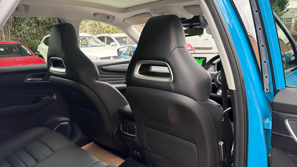 MG HS 1.5 T-GDI Exclusive 5dr DCT Petrol Hatchback - Image 18