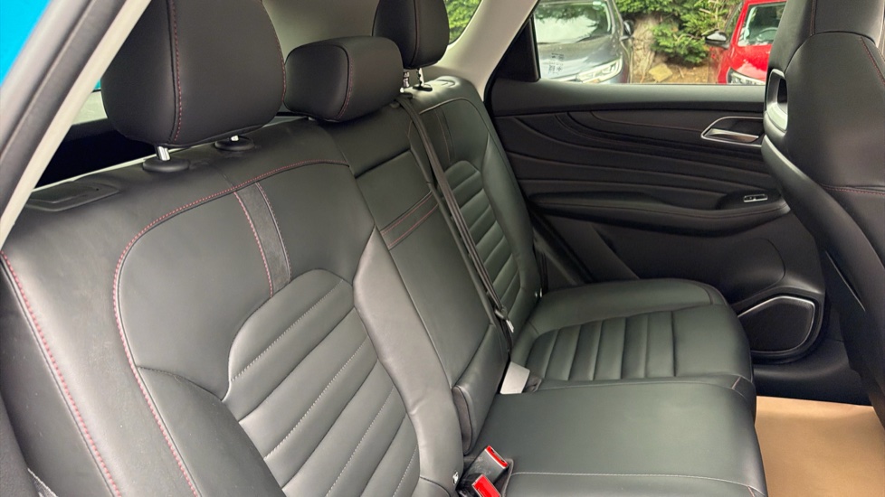 MG HS 1.5 T-GDI Exclusive 5dr DCT Petrol Hatchback - Image 19