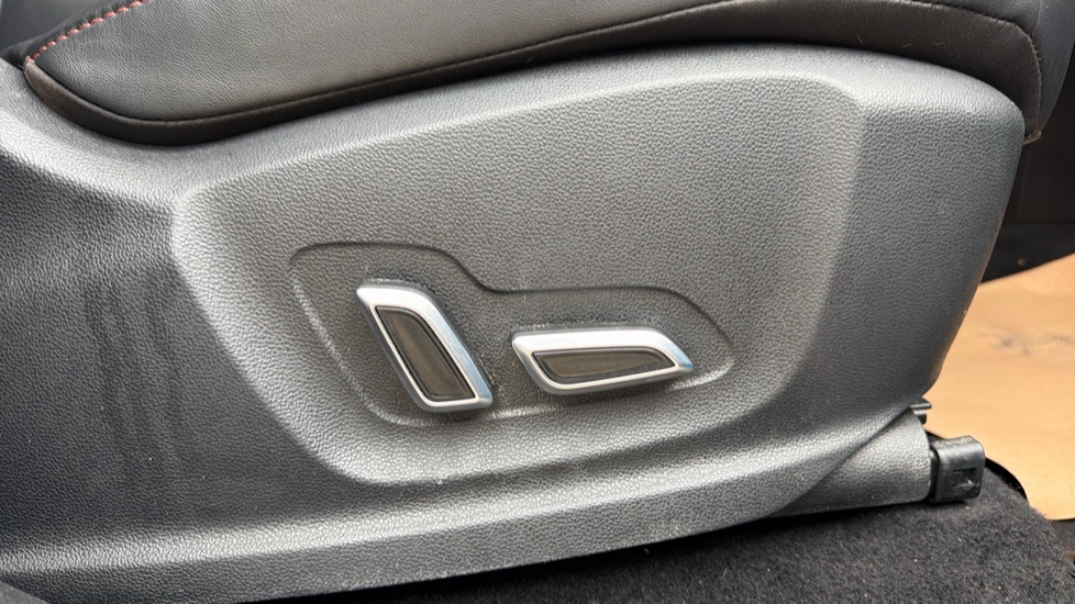 MG HS 1.5 T-GDI Exclusive 5dr DCT Petrol Hatchback - Image 24
