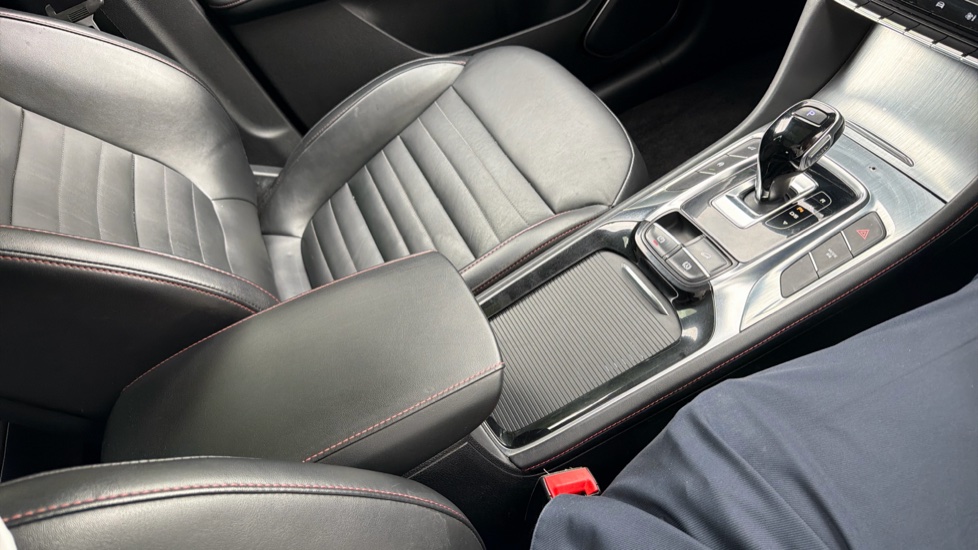 MG HS 1.5 T-GDI Exclusive 5dr DCT Petrol Hatchback - Image 38