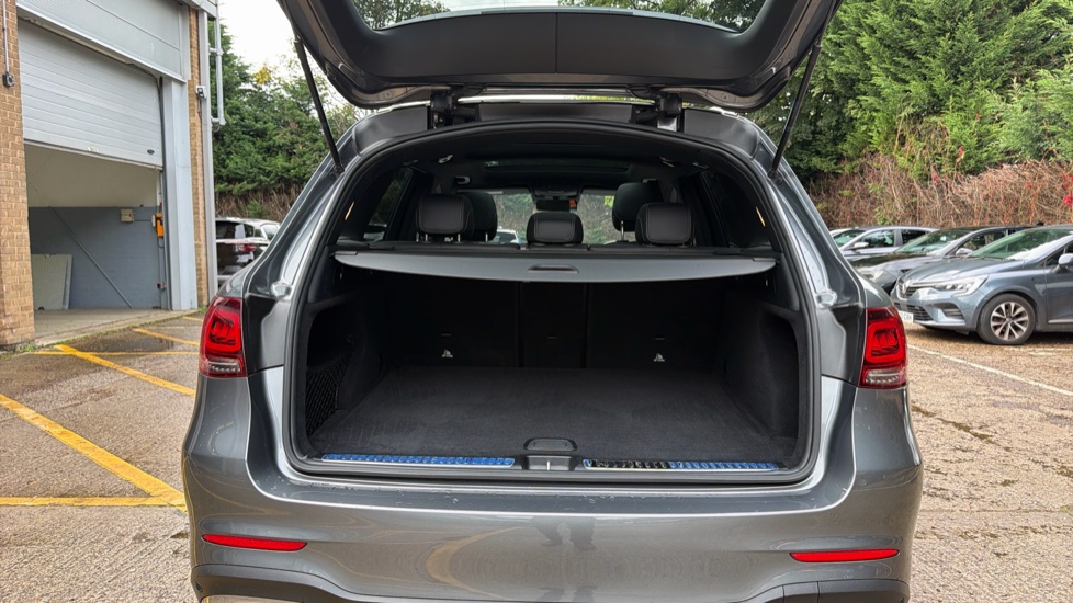 Mercedes-Benz GLC 300d 4Matic AMG Line Premium Pls 5dr 9G-Tronic Diesel Estate - Image 4