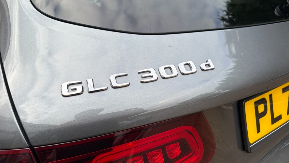 Mercedes-Benz GLC 300d 4Matic AMG Line Premium Pls 5dr 9G-Tronic Diesel Estate - Image 11