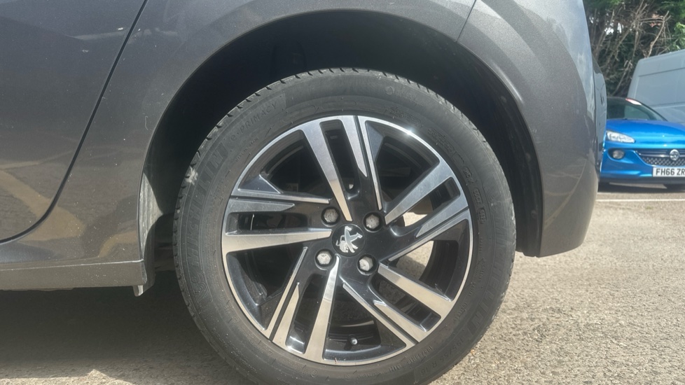 Peugeot 208 1.2 PureTech 100 Active Premium + 5dr Petrol Hatchback - Image 7