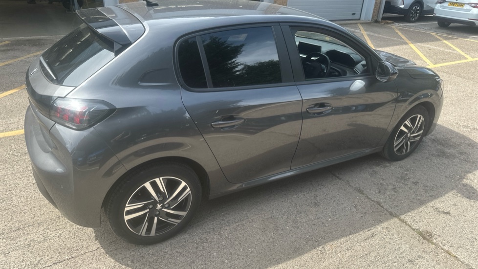 Peugeot 208 1.2 PureTech 100 Active Premium + 5dr Petrol Hatchback - Image 8