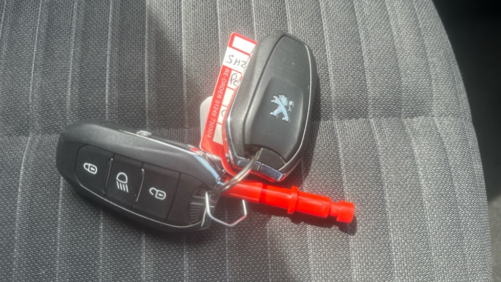 Peugeot 208 1.2 PureTech 100 Active Premium + 5dr Petrol Hatchback - Image 20