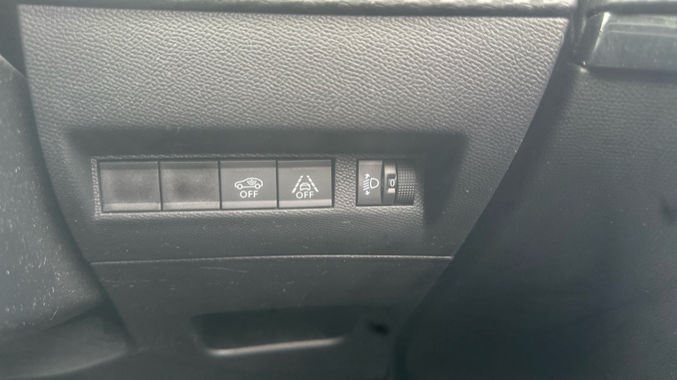 Peugeot 208 1.2 PureTech 100 Active Premium + 5dr Petrol Hatchback - Image 29