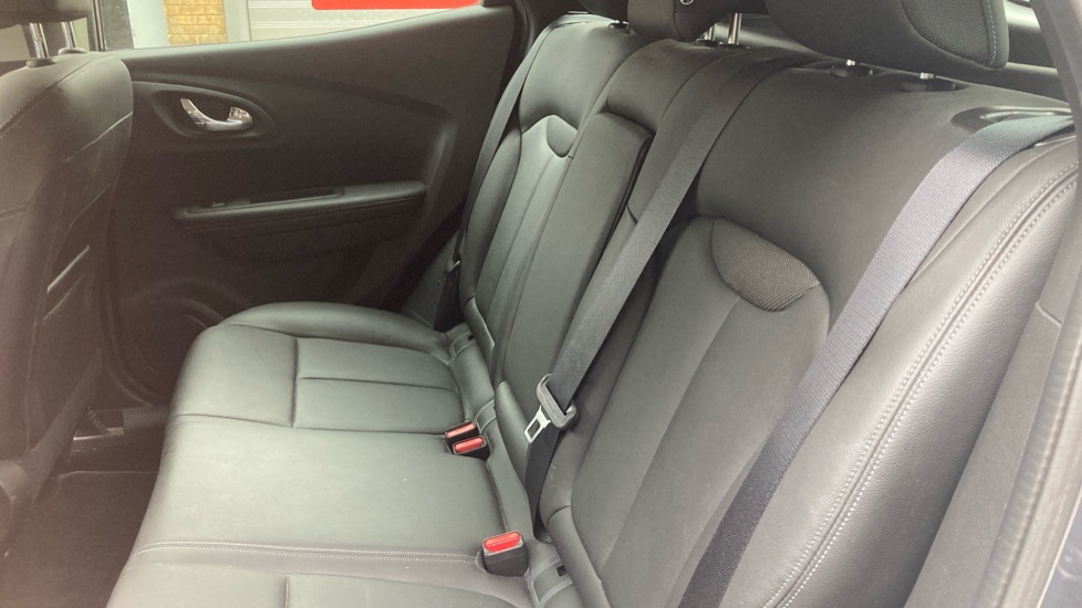 Renault Kadjar 1.6 TCE 165 Signature S Nav 5dr Petrol Hatchback - Image 16