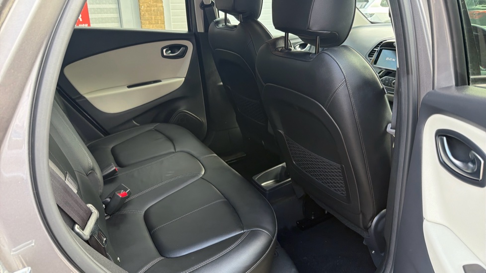 Renault Captur 0.9 TCE 90 GT Line 5dr Petrol Hatchback - Image 14