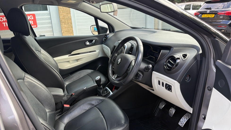 Renault Captur 0.9 TCE 90 GT Line 5dr Petrol Hatchback - Image 16