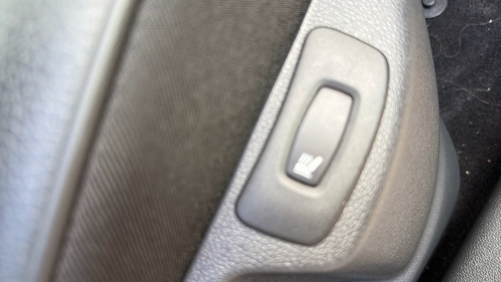 Renault Captur 0.9 TCE 90 GT Line 5dr Petrol Hatchback - Image 18