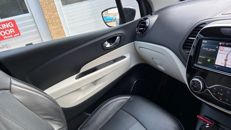 Renault Captur 0.9 TCE 90 GT Line 5dr Petrol Hatchback - Image 23