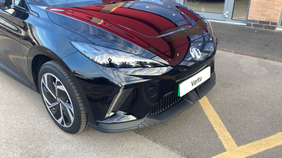 MG MG4 170kW Premium Long Range 64kWh 5dr Auto Electric Hatchback - Image 8