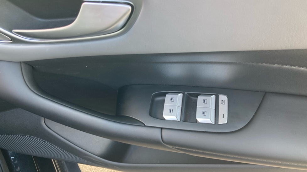 MG MG4 170kW Premium Long Range 64kWh 5dr Auto Electric Hatchback - Image 22