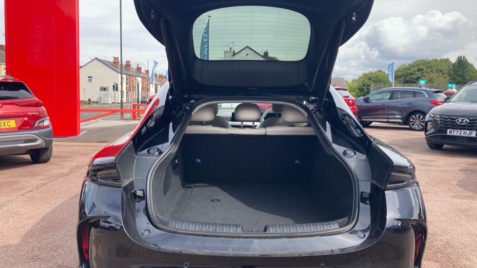 MG IM5 553kW Performance 100kWh 5dr Auto Electric Hatchback - Image 4