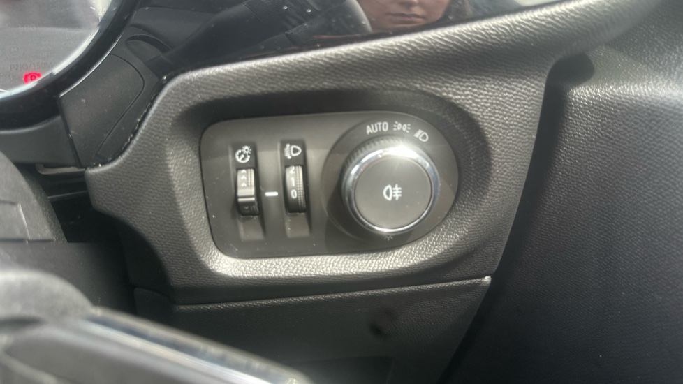Vauxhall Corsa 1.2 SE Premium 5dr Petrol Hatchback - Image 33
