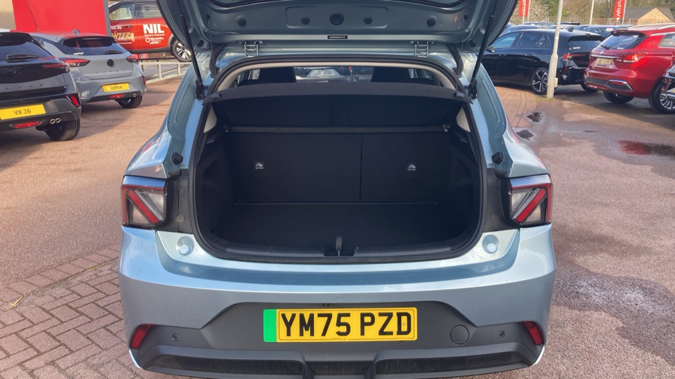 MG MG4 Urban 118kW Premium Long Range 54kWh 5dr Auto Electric Hatchback - Image 4