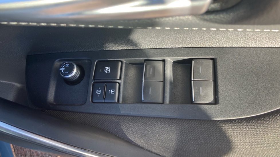 Toyota Corolla 1.8 VVT-i Hybrid Icon Tech 5dr CVT Hybrid Hatchback - Image 23