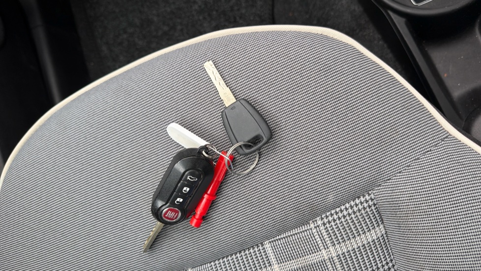 Fiat 500 1.2 Lounge 3dr Petrol Hatchback - Image 15