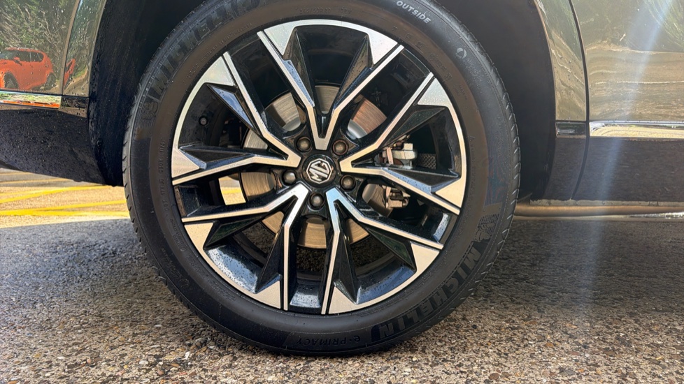 MG MGS9 1.5 T-GDI PHEV Premium 5dr Auto Estate - Image 7