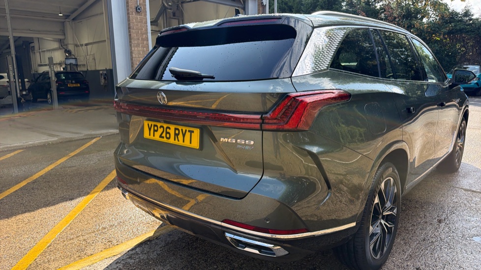 MG MGS9 1.5 T-GDI PHEV Premium 5dr Auto Estate - Image 9