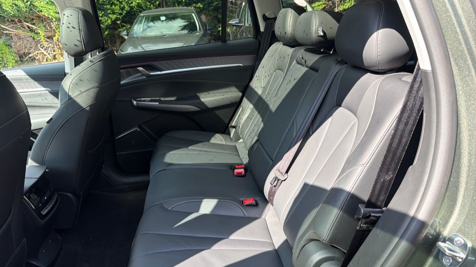 MG MGS9 1.5 T-GDI PHEV Premium 5dr Auto Estate - Image 13