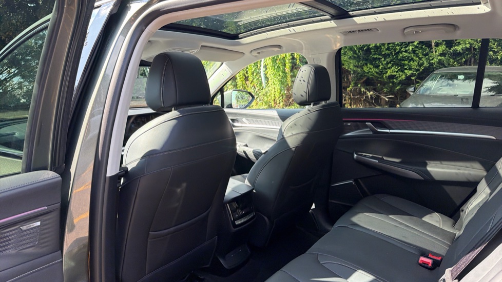 MG MGS9 1.5 T-GDI PHEV Premium 5dr Auto Estate - Image 14