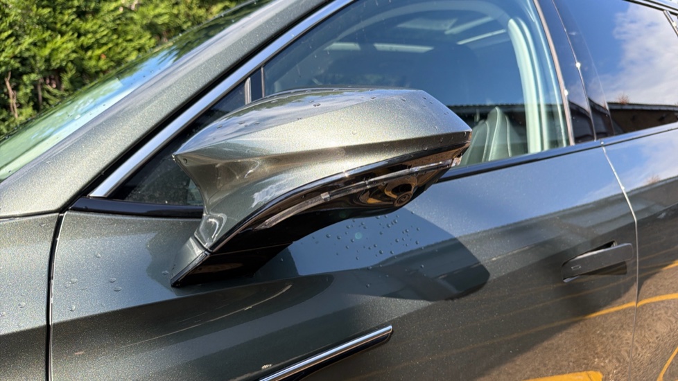 MG MGS9 1.5 T-GDI PHEV Premium 5dr Auto Estate - Image 21