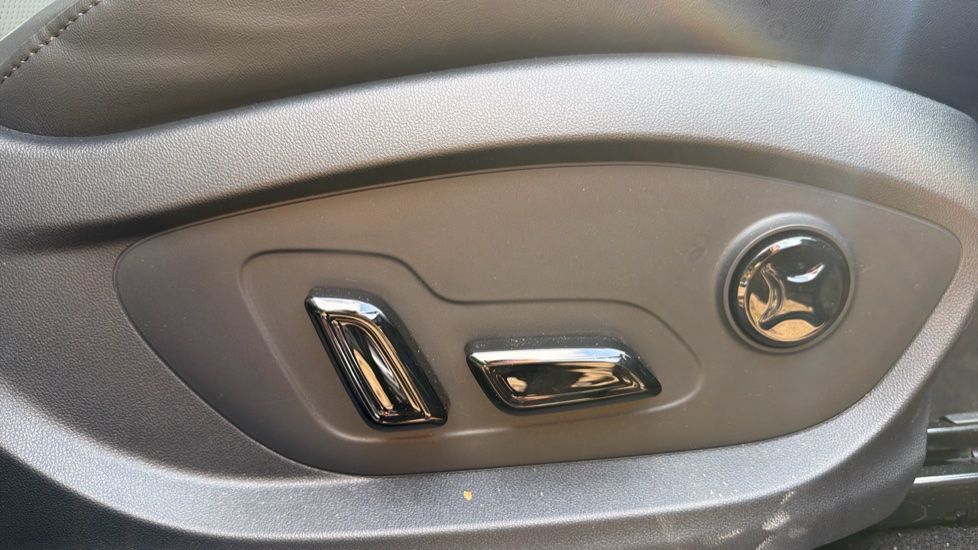 MG MGS9 1.5 T-GDI PHEV Premium 5dr Auto Estate - Image 26