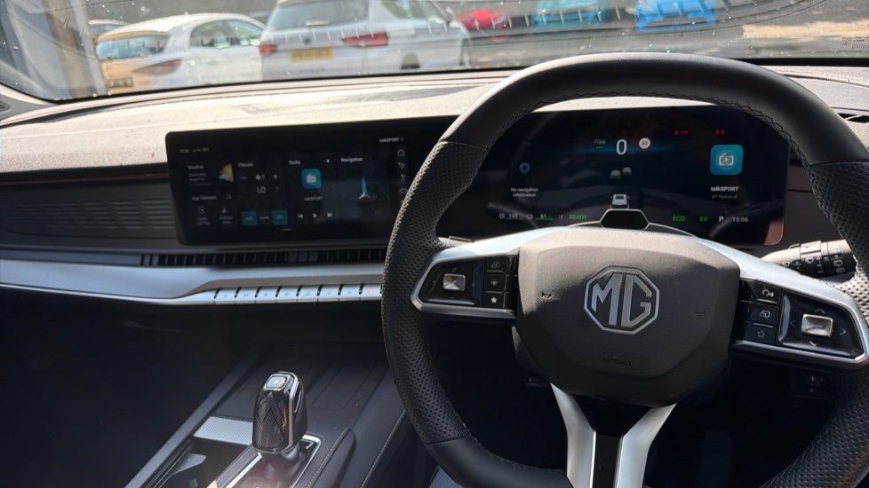 MG MGS9 1.5 T-GDI PHEV Premium 5dr Auto Estate - Image 28
