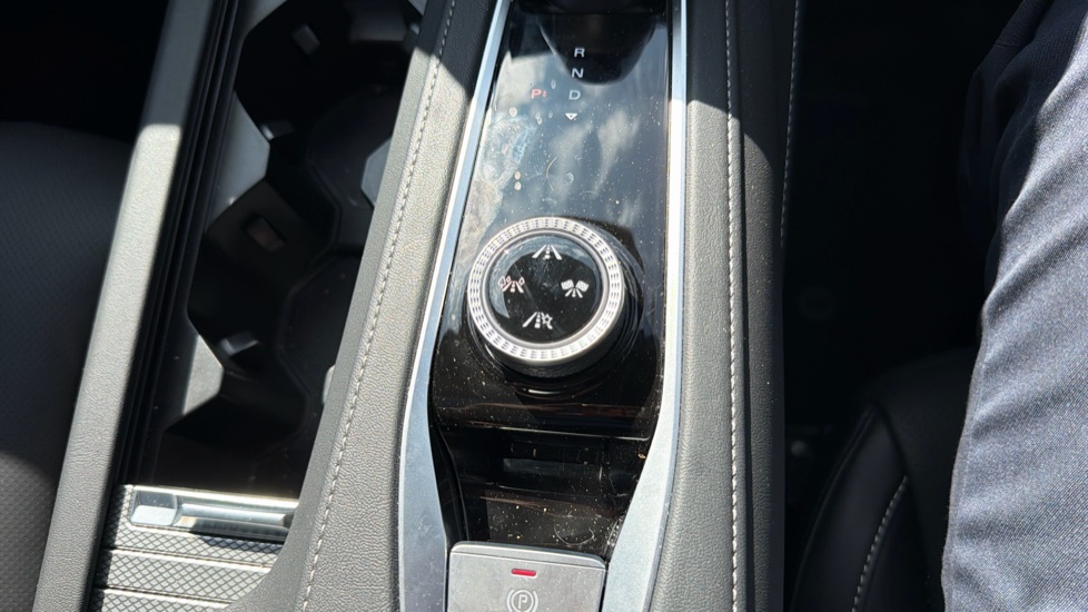 MG MGS9 1.5 T-GDI PHEV Premium 5dr Auto Estate - Image 41