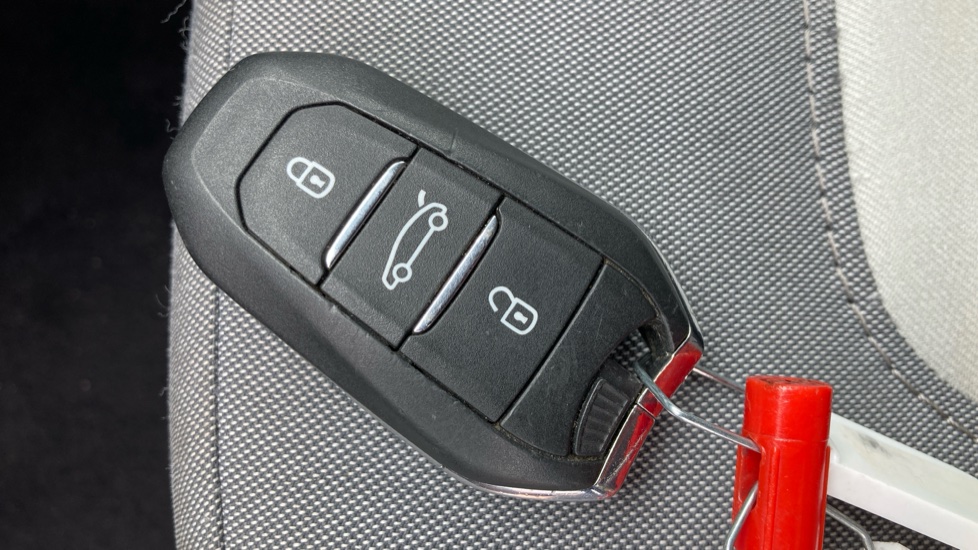 Vauxhall Mokka 100kW Elite Premium 50kWh 5dr Auto Electric Hatchback - Image 19