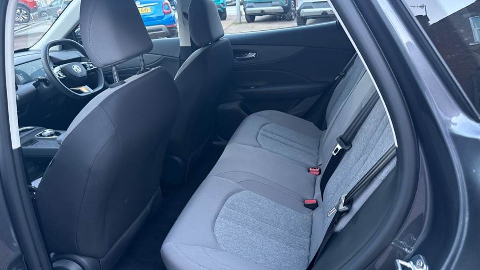 MG MGS5 125kW SE EV 49kWh 5dr Auto Electric Estate - Image 16