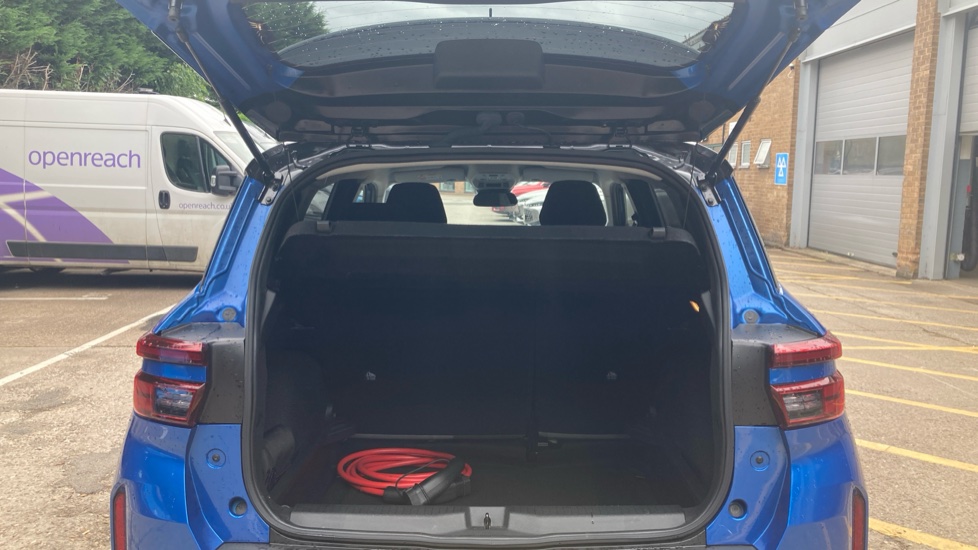 Vauxhall Frontera 83kW GS 54kWh Extended Range 5dr Auto Electric Estate - Image 4
