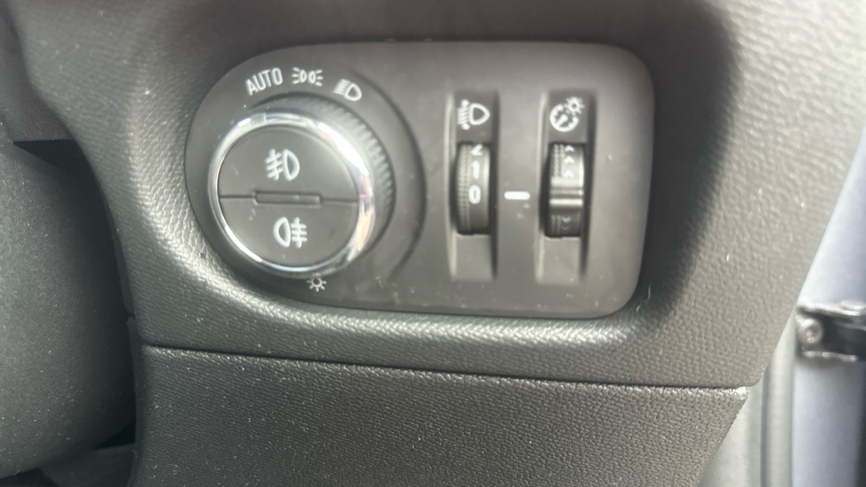 Vauxhall Mokka 1.2 Turbo 100 SRi Premium 5dr Petrol Hatchback - Image 22
