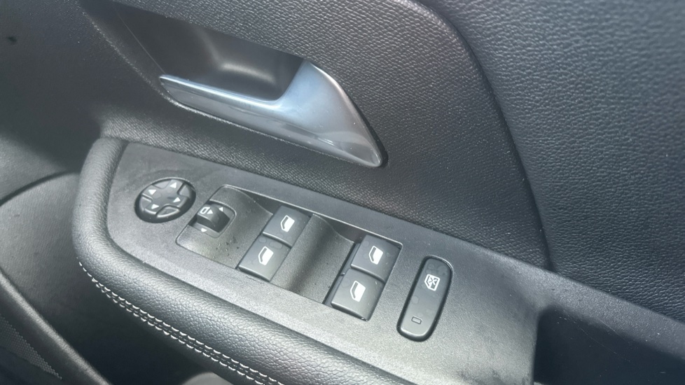 Vauxhall Mokka 1.2 Turbo 100 SRi Premium 5dr Petrol Hatchback - Image 23