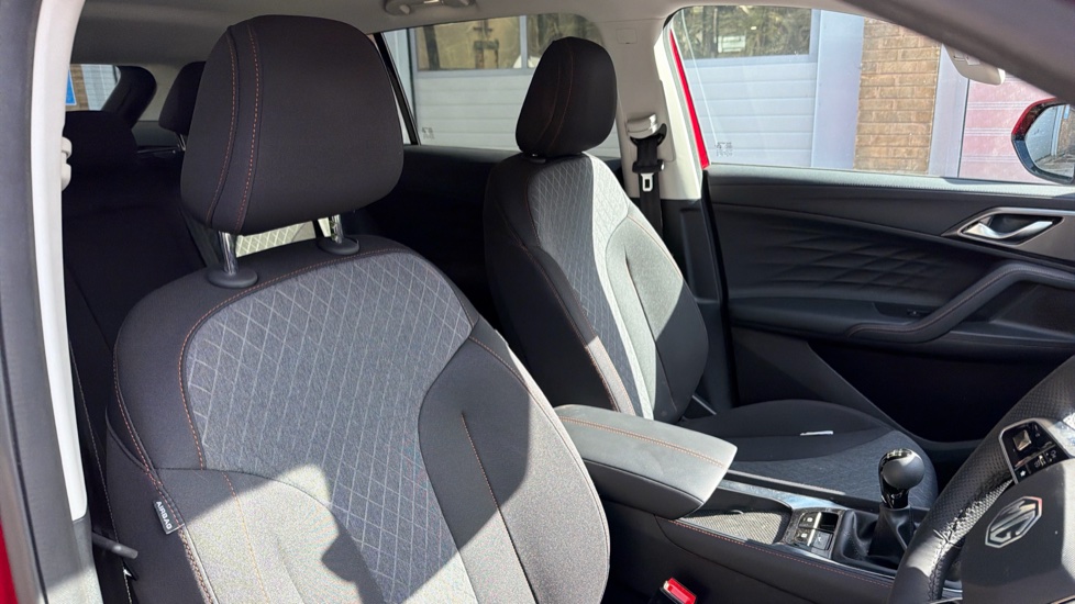 MG HS 1.5 T-GDI SE 5dr Petrol Hatchback - Image 11