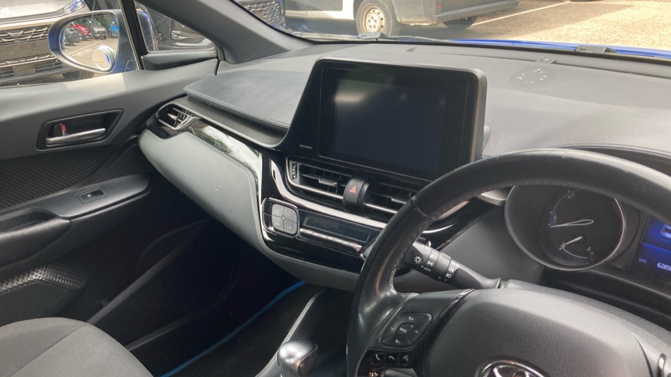 Toyota C-HR 1.8 Hybrid Icon 5dr CVT Hybrid Hatchback - Image 11