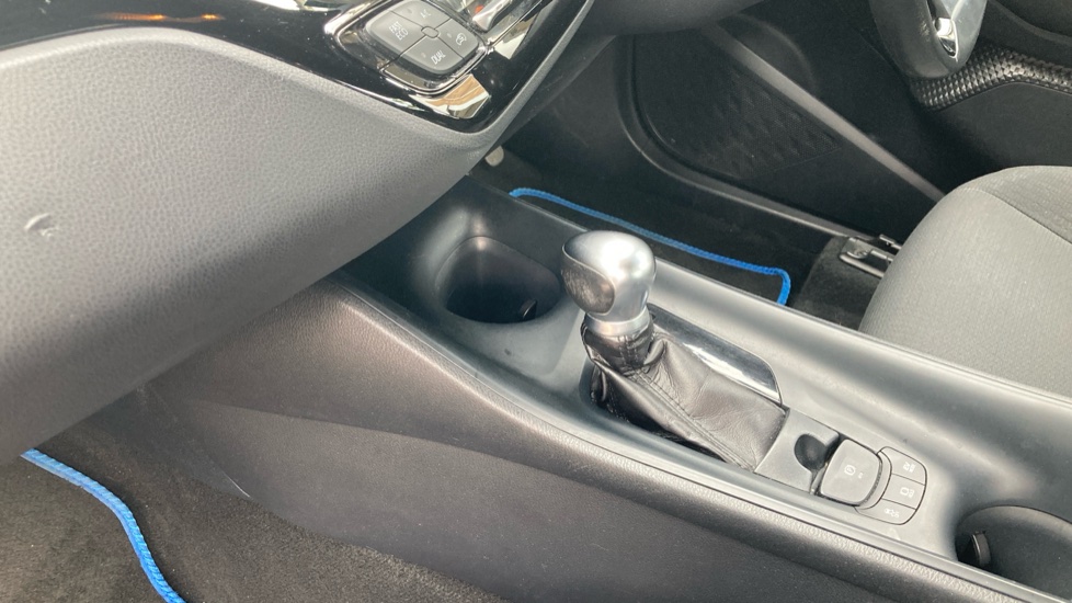 Toyota C-HR 1.8 Hybrid Icon 5dr CVT Hybrid Hatchback - Image 13
