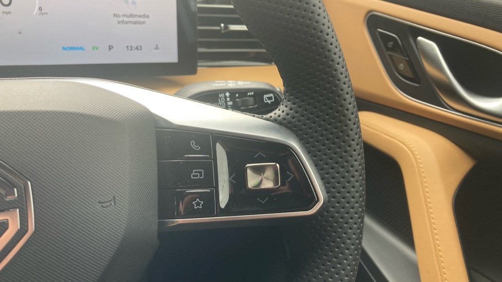 MG HS 1.5 T-GDI PHEV Trophy 5dr Auto Hatchback - Image 25